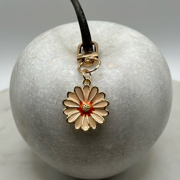 3/$12 Peach Dahlia Flower Gold Enameled Keychain - Picture 1 of 6